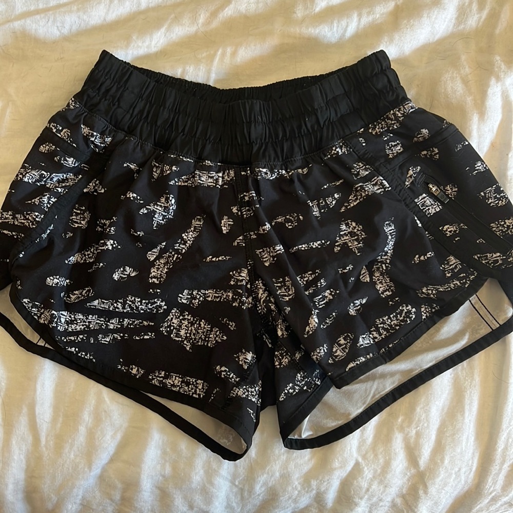 Lululemon Tracker Mid-Rise Shorts